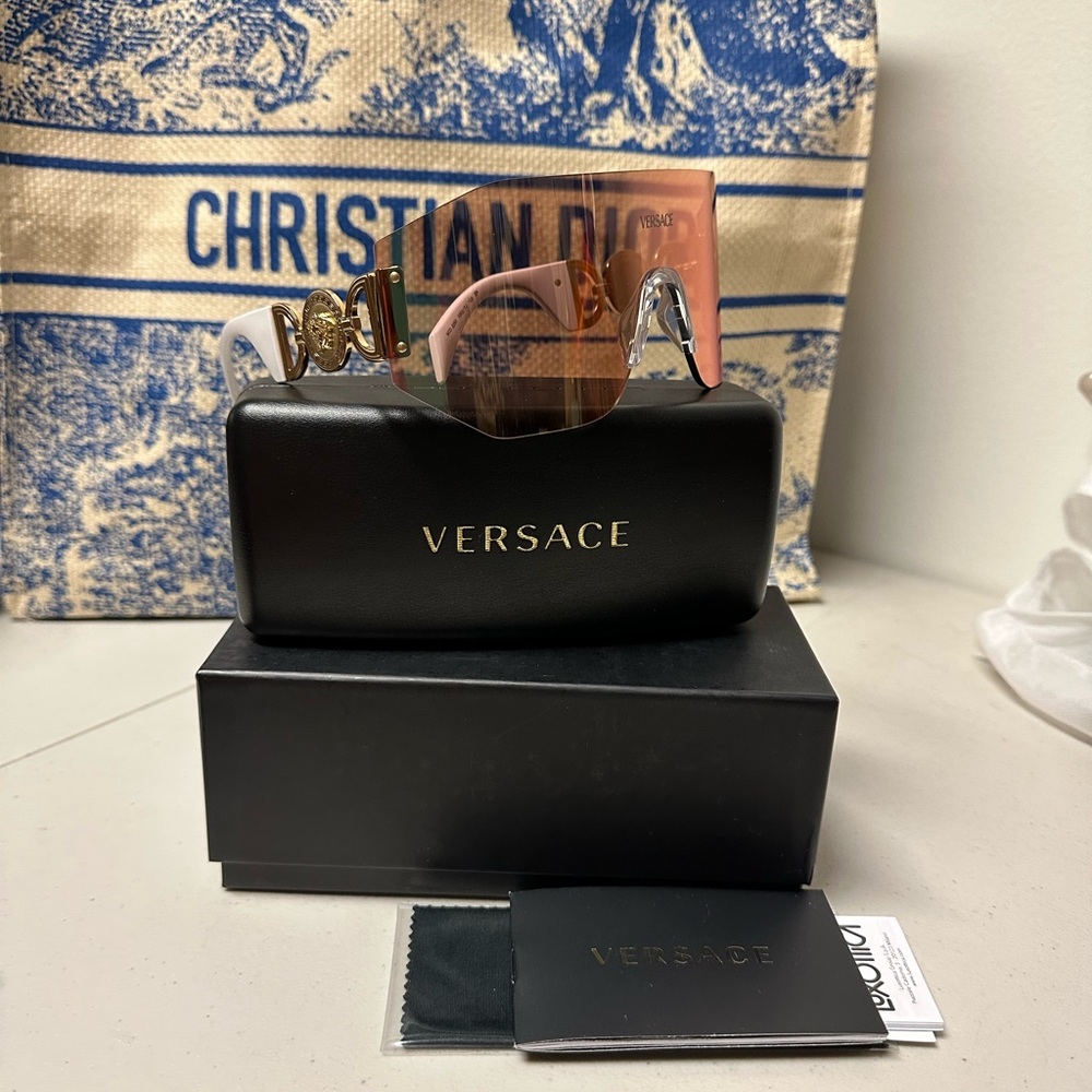 Authentic Versace Sunglasses Brand New - Picture 12 of 13